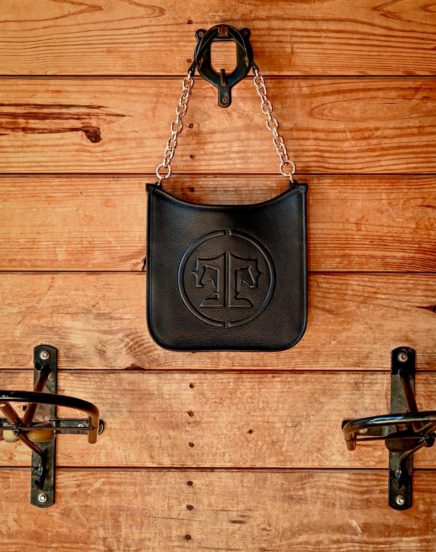 Middleburg Messenger, Signature