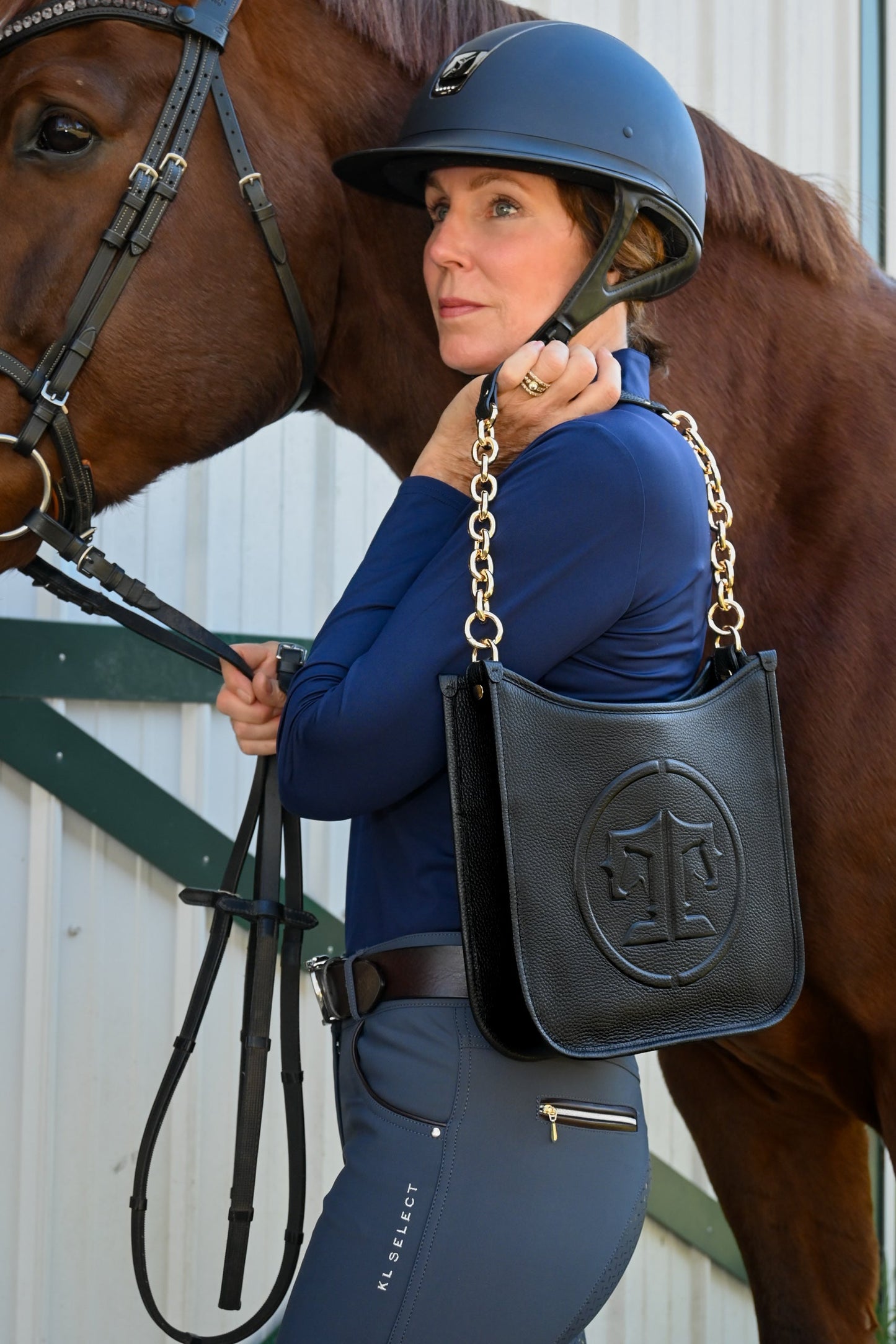 Middleburg Messenger, Signature